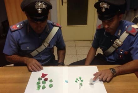 VALPERGA - Droga in tasca: carabinieri denunciano 23enne
