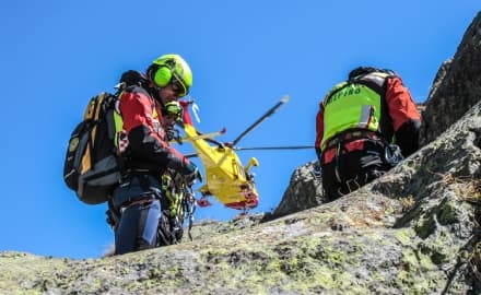 CASTELNUOVO NIGRA - Si schianta con la mountain bike: ciclista trasportato in elicottero al Cto