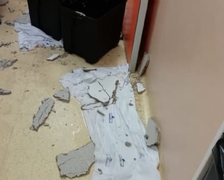 IVREA - Crollano i controsoffitti in ospedale a causa delle infiltrazioni d'acqua - FOTO