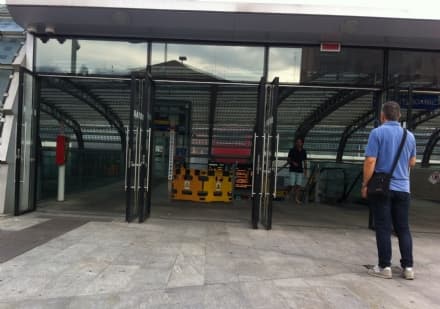 CANAVESANA - Scale mobili rotte: i pendolari vanno a piedi