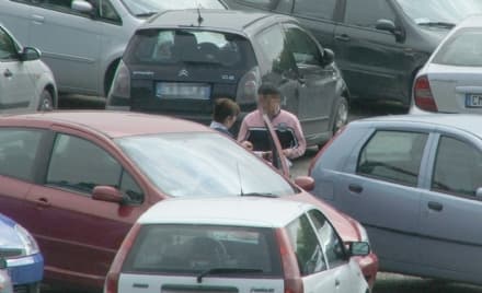 IVREA - Tre parcheggiatori abusivi assolti: chiedere l'obolo per la sosta non è un'estorsione