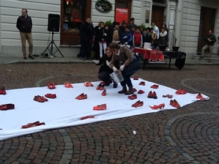 CUORGNE' - Scarpe Rosse contro la violenza sulle donne