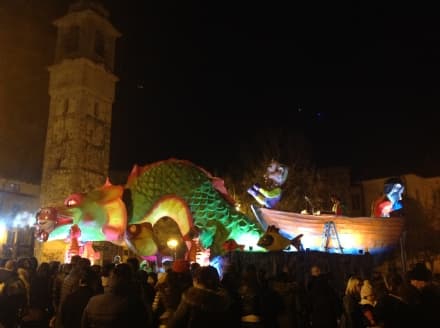 CASTELLAMONTE - La sfilata dei carri ha chiuso l'edizione 2017 dello Storico Carnevale - FOTO