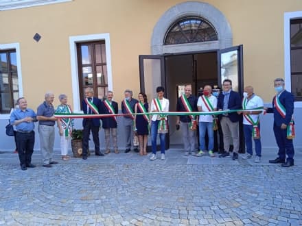 LESSOLO - Il Municipio si rifà il look: inaugurati i nuovi uffici comunali