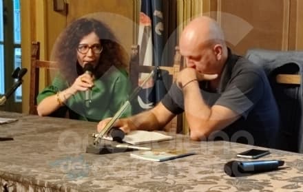 RIVAROLO CANAVESE - Applausi a scena aperta per il libro di Francesca Dighera - FOTO