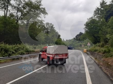 BALDISSERO CANAVESE - Lampioni pericolanti nella galleria della pedemontana - FOTO