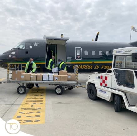 CASELLE - Coronavirus, quintali di mascherine e materiali sanitari arrivati in aeroporto