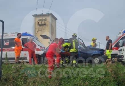 SAN GIORGIO CANAVESE - Scontro tra quattro auto sulla provinciale, due feriti - FOTO