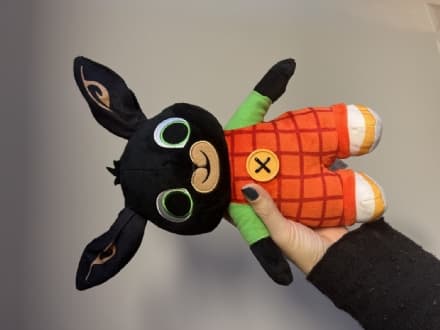 SAN GIORGIO CANAVESE - Bimbo perde il suo adorato peluche di Bing: lo riabbraccia grazie ai social