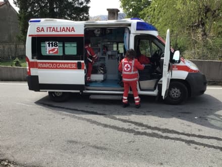 CASELLE - Sbaglia bottiglia e beve acido muriatico: 53enne grave