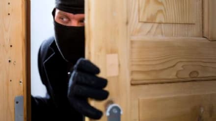 IVREA - Tentata rapina in una villetta: anziana malmenata