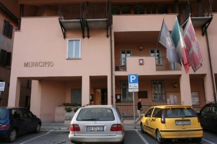 FELETTO - Picchiato il vicesindaco in municipio: l'aggressore voleva a tutti i costi una casa