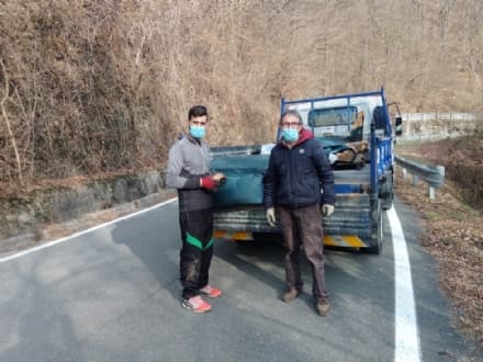 CASTELLAMONTE - Volontari a «caccia» di rifiuti: è guerra contro le discariche abusive a Muriaglio