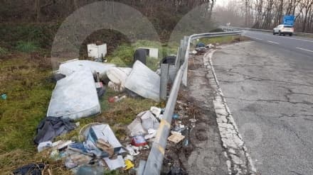 CANAVESE - L'infinita vergogna sulla 460 del Gran Paradiso: terra di discariche abusive tra Leini e Lombardore - FOTO