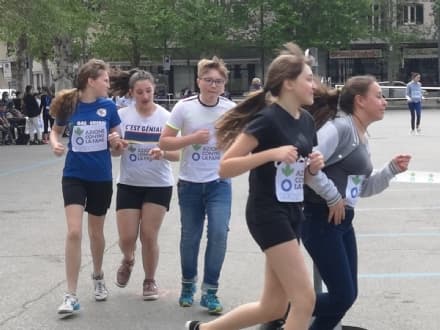 CUORGNE' - Studenti delle scuole medie di corsa contro la fame nel mondo - FOTO