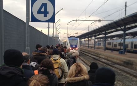 RIVAROLO - Una sola carrozza per i pendolari del mattino