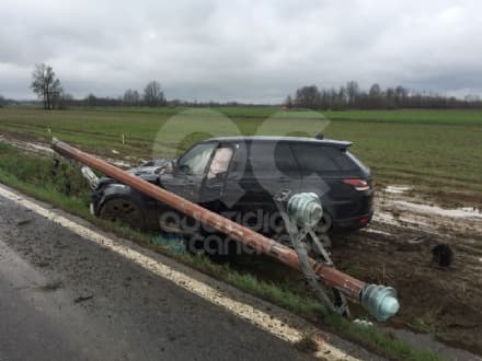 CALUSO CHIVASSO - Abbatte un palo dell'Enel con un Range Rover: circolazione bloccata verso Chivasso