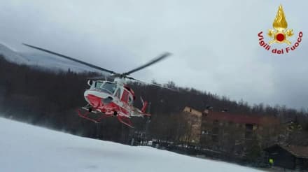 CASTELNUOVO NIGRA - Alpinista rimane bloccato nella neve: salvato dai vigili del fuoco con l'elicottero