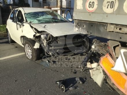 RIVARA - Auto contro camion sulla provinciale: ferita automobilista