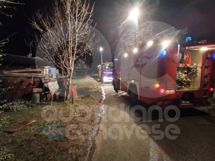 BORGIALLO - Incendio nella notte, provvidenziale intervento dei vigili del fuoco: salvata una casa - FOTO