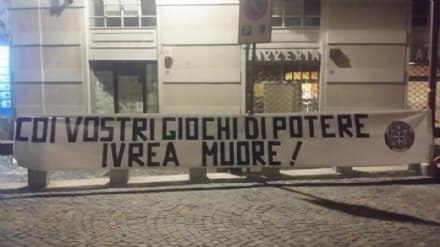 IVREA - Striscione di CasaPound contro il Pd e il sindaco Della Pepa