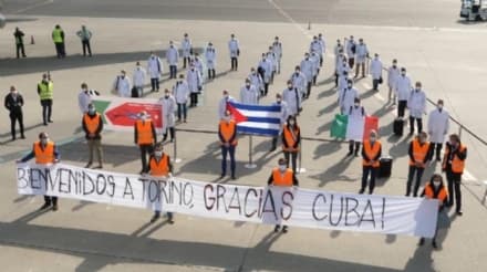 CASELLE - 21 medici e 16 infermieri da Cuba prendono servizio in Piemonte