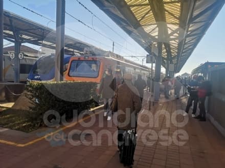 RIVAROLO CANAVESE - Si spacca un cavo, ferrovia in tilt: bus sostitutivi nella tratta Rivarolo-Torino Stura