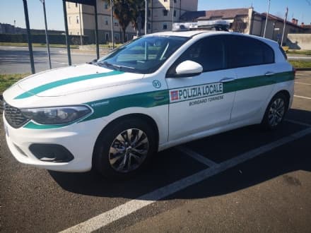 BORGARO - Cade dalla bici dopo aver urtato lo specchietto di un'auto: 36enne in ospedale