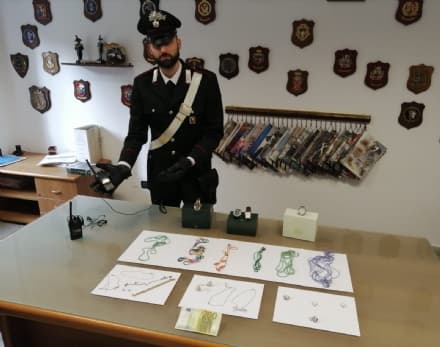 LEINI - Furti e truffe: i carabinieri recuperano Rolex al campo nomadi