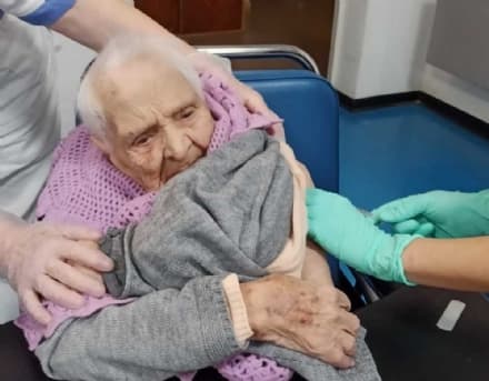SETTIMO VITTONE - Vaccinata contro il covid anche nonna Ofelia, 105 anni
