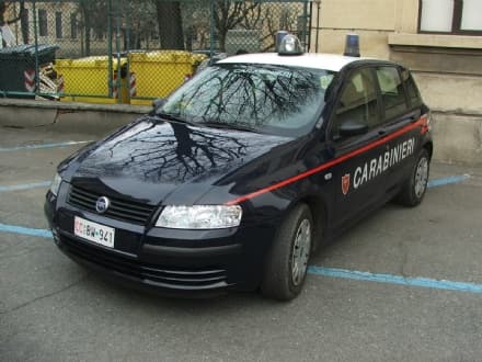 VIVERONE - Spia le ragazzine e si masturba: denunciato