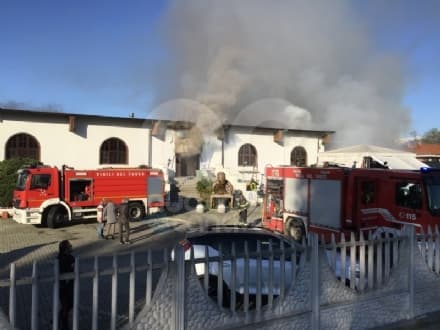 FELETTO - INCENDIO DEVASTA LA SEDE DELLA FEDERAZIONE NAZIONALE DI CALCIO BALILLA - FOTO E VIDEO