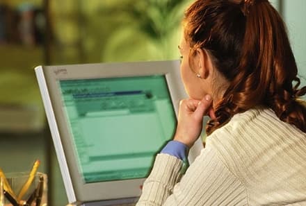 IVREA - Molestava su internet le ragazzine: condannato a 7 anni