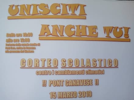 PONT - Gli studenti in piazza contro i cambiamenti del clima