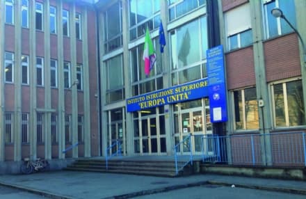 CHIVASSO - Scuola allagata, lezioni sospese e studenti a casa