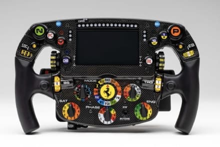 TOYS - Il volante della Ferrari, per sentirsi come Leclerc