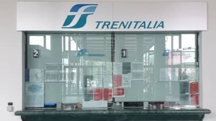 IVREA - Biglietteria dei treni «intermittente»: protestano i cittadini