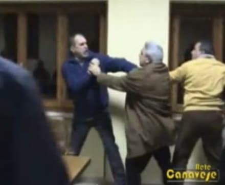 VALPERGA - Botte in consiglio, inizia il processo VIDEO RISSA