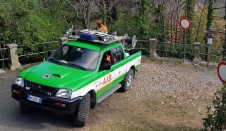 ANDRATE - Lanterne cinesi provocano un vasto incendio sulla Serra tra il Canavese e il biellese