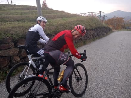 PRASCORSANO - Il «Diablo» Chiappucci in Canavese per le riprese del film «Stessi battiti in salita come nella vita»