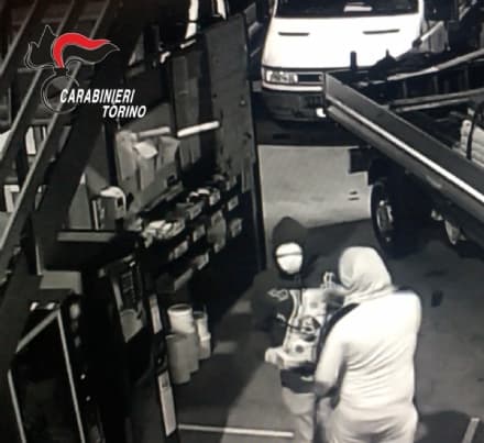FURTI - Assalti in aziende e su tir in sosta: presa banda di Rom - VIDEO