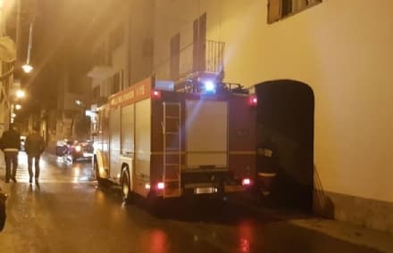 SALASSA - Incendio in centro: intervengono i vigili del fuoco