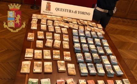 AUTOSTRADA A4 - In un'auto a Rondissone 420 mila euro in contanti