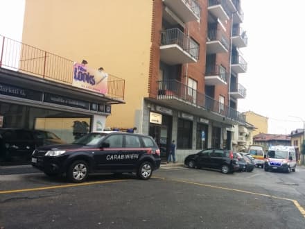 RIVARA - Precipita dal quinto piano e muore