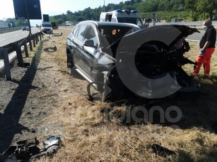 IVREA-SANTHIA' - Auto fuori strada a Settimo Rottaro: salvi padre, madre e due bimbi di 1 e 3 anni - FOTO