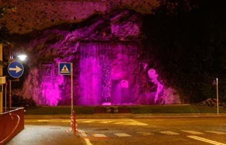 IVREA - La fontana di Camillo Olivetti sarà colorata di lilla