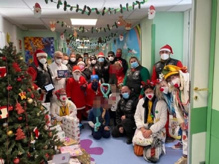 IVREA - I Nasi per Caso e i motociclisti «Shot Gun» regalano un sorriso ai bambini ricoverati in ospedale