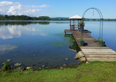CANDIA CANAVESE - Il lago protagonista al cinema con il thriller «L'uomo sulla strada»