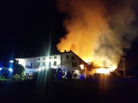 CASTELLAMONTE - Grosso incendio devasta cascinale a Preparetto - FOTO e VIDEO
