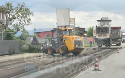 LAVORI SULLA 460 - Code e lunghe attese tra Bosconero e Feletto per il cantiere del nuovo asfalto